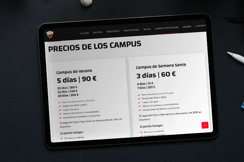 Página del campus de fútbol de Astrabuduako FT en tablet con diseño responsive