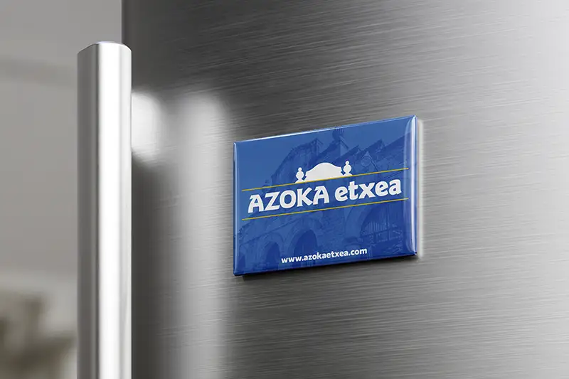 Imán publicitario de Azoka Etxea como elemento promocional para su alojamiento turístico