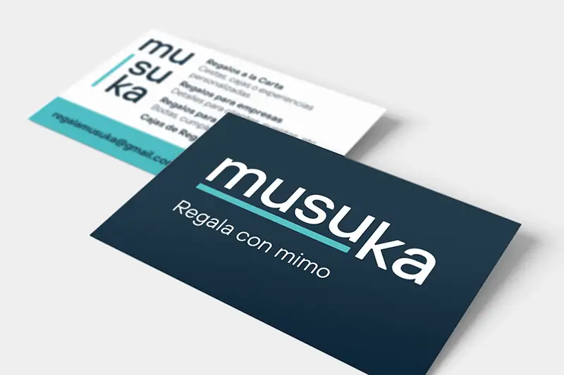 Tarjetas de visita de Musuka por delante y por detrás, diseño de identidad corporativa en Bilbao